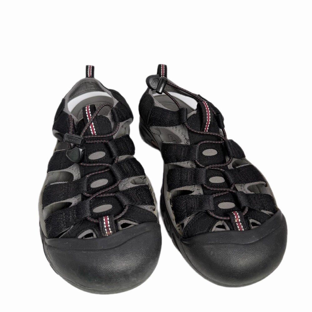 Women's Size 9 Keen Newport H2 closed toe hiking sandals / water shoes in black